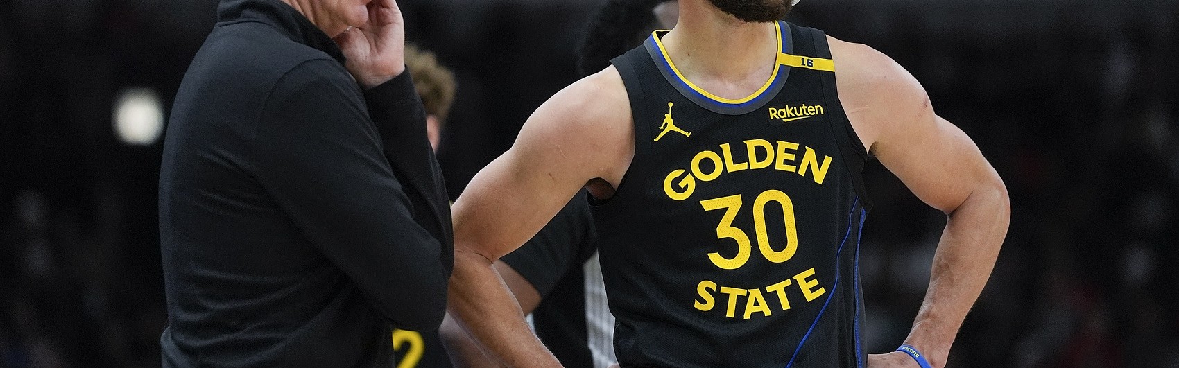 博鱼体育登录入口-记者：勇士两年前附加赛惨败国王王朝已落幕 后续都是挣扎喘息