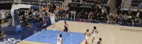 博鱼体育官方网站-防守确实好起来了！杨瀚森先送钉板大帽 随后贴防逼迫对手失误