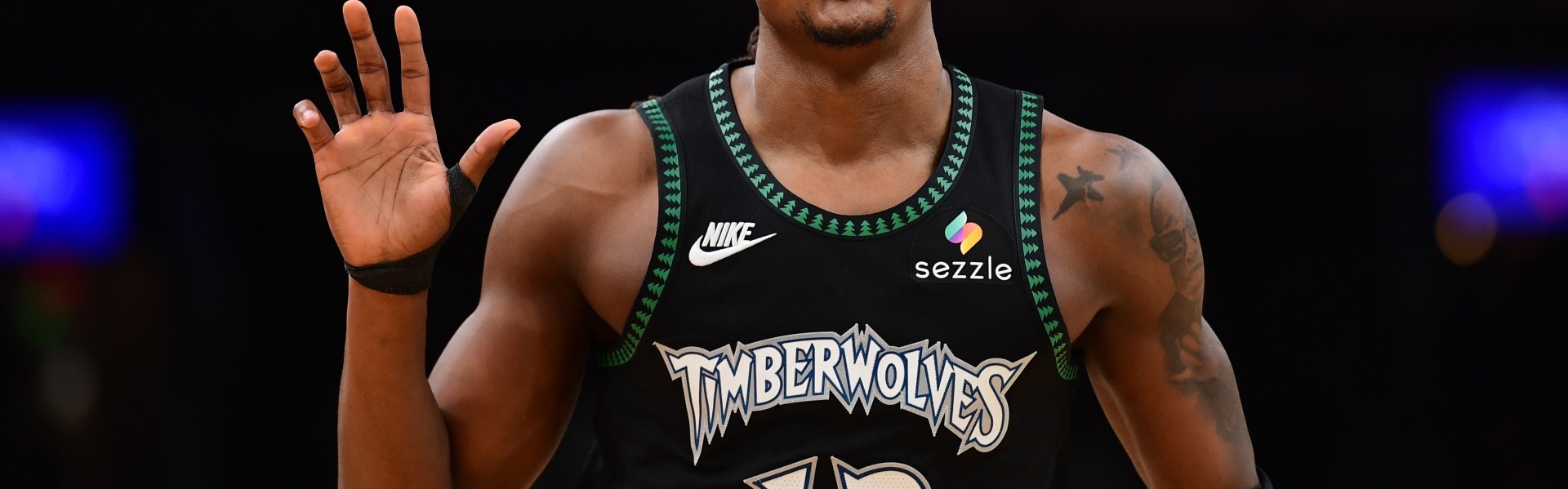 博鱼体育官方入口-道苏姆代表森林狼首发4胜1负 场均19分9板7助 三分命中率48%